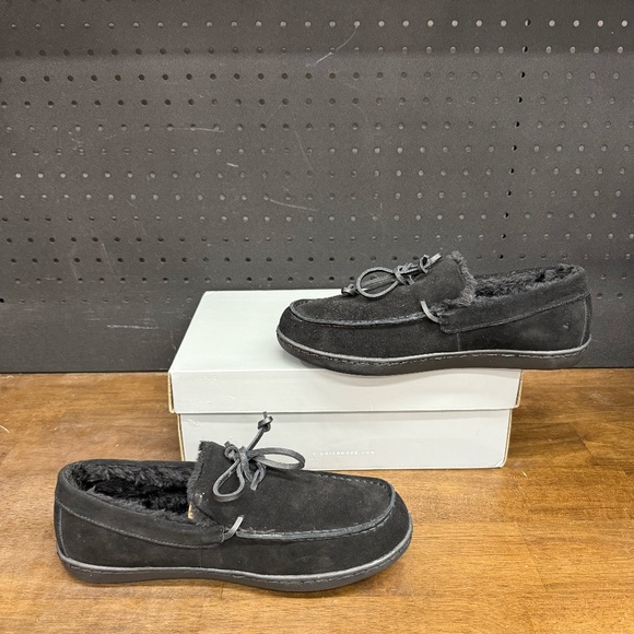 New W/ Box! Men's Vionic Adler Black Suede Outdoor Moccasin Slippers Size 8.5 - Picture 2 of 5
